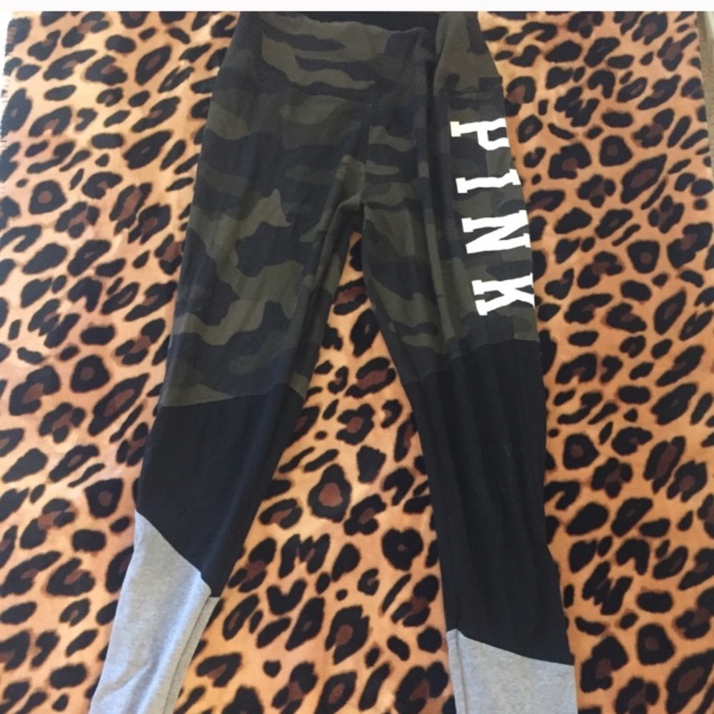 ISO- camo colorblock leggings- large